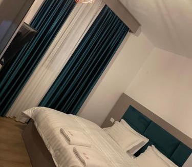 Sakës Hotel | Hotel SH & SH