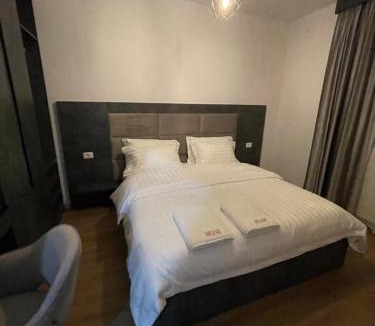 Sakës Hotel | Hotel SH & SH