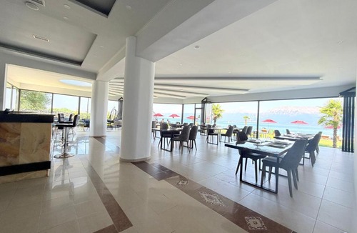 Udenisht Hotel | Hotel Victoria