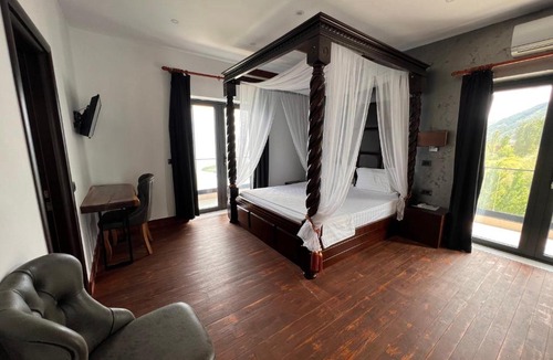 Udenisht Hotel | Hotel Victoria