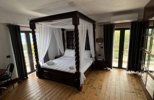 Udenisht Hotel | Hotel Victoria