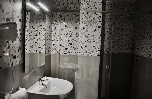 Durres Hotel | Hotel Vino