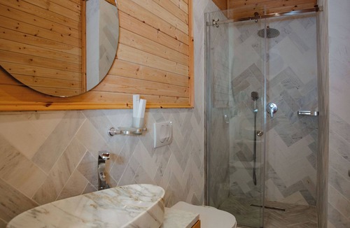 Lezhe Resort | Hoteli Gjuetise