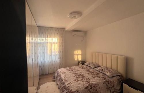Mbrostar-Urë Apartment | House