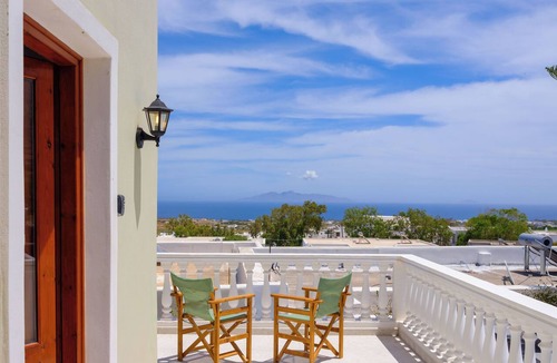 Santorini House | House for the whole family in Exo Gonia Santorini with views to the Aegean Sea.