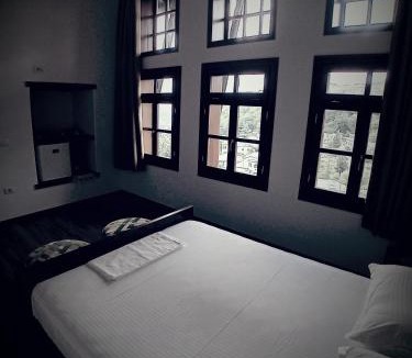 Gjirokaster Hotel | House Hotel Cela