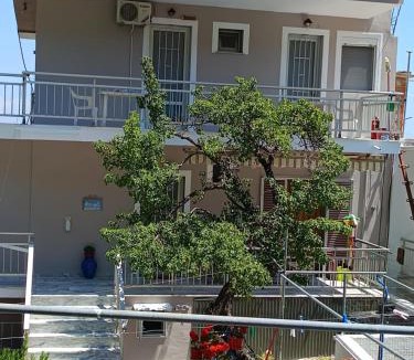 Koinira Apartment | House Mantesos