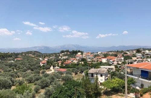 Oropos Apartment | House with sea and mountain view