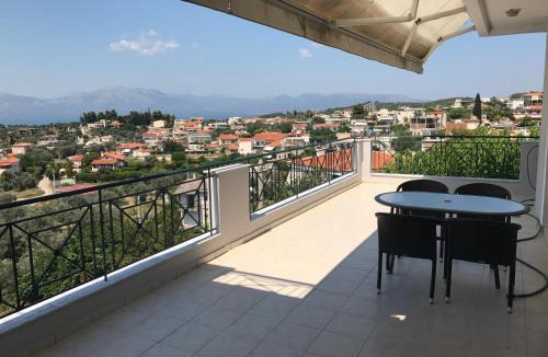 Oropos Apartment | House with sea and mountain view