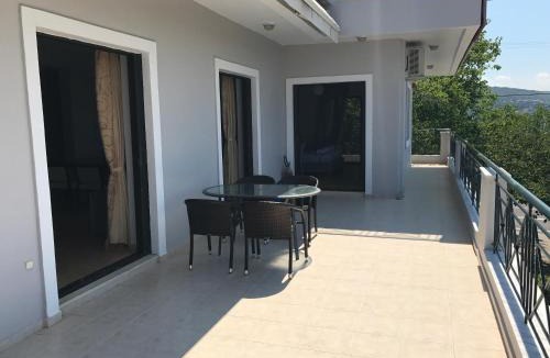 Oropos Apartment | House with sea and mountain view