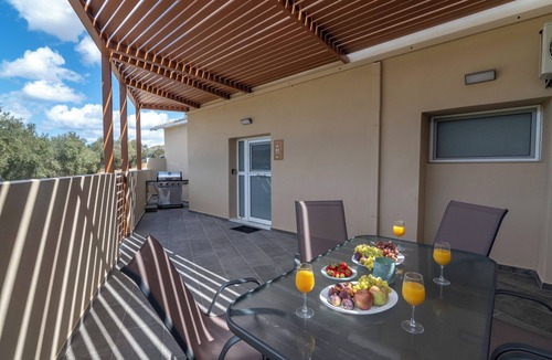 Voulgaro House | Huzuri Retreat II