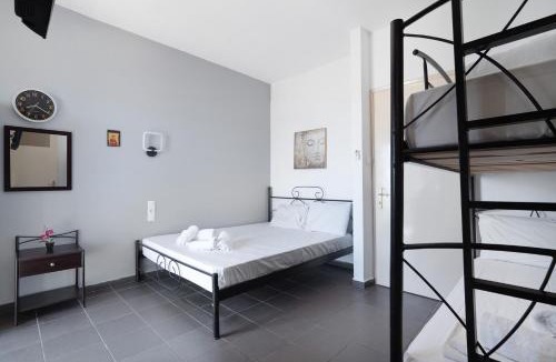 Pidima Kyras Apartment | Iguana studio 13