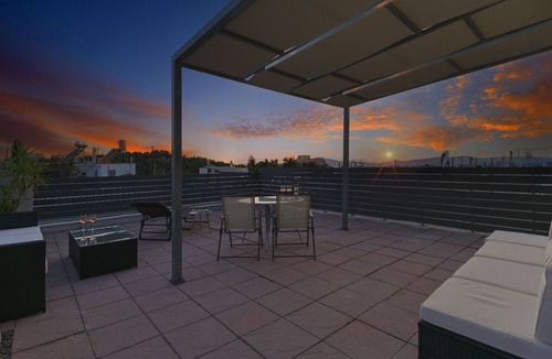 Pangrati Apartment | Iliodorou2-4- Acropolis terrace Athenian studio