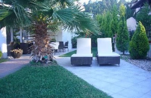 Polichrono Apartment | in Pallini mit Eigener Terrasse by Interhome