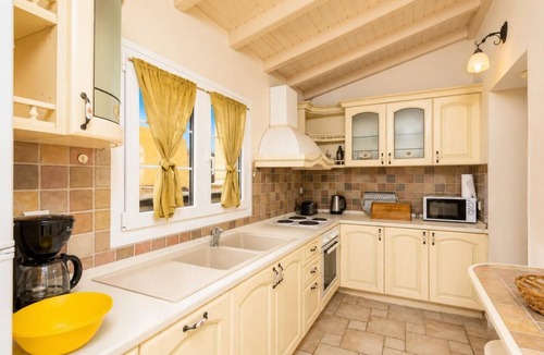 Nisaki Villa | Ioannas House - Four Bedroom Villa, Sleeps 8