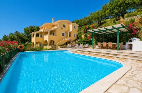 Nisaki Villa | Ioannas House - Four Bedroom Villa, Sleeps 8