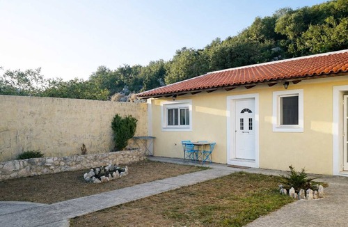 Argostoli Apartment | Ionian Balcony - Dreamy Kefalonia Sea View Studio