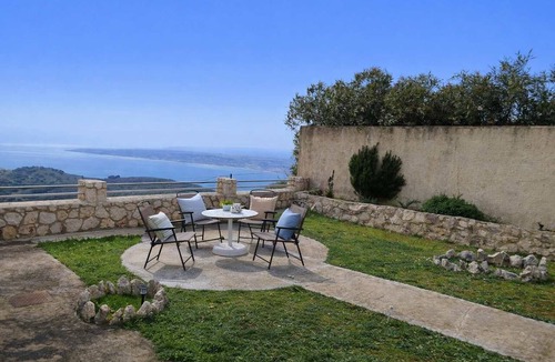 Argostoli Apartment | Ionian Balcony - Dreamy Kefalonia Sea View Studio