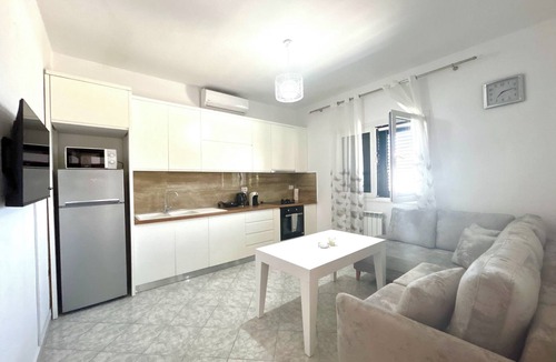Ishem Apartment | Ishem Green View Two Bedrooms Free Wi-Fi Private Parking Garden