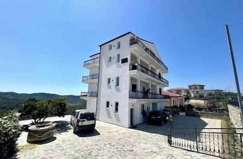 Ishem Apartment | Ishem Green View Two Bedrooms Free Wi-Fi Private Parking Garden