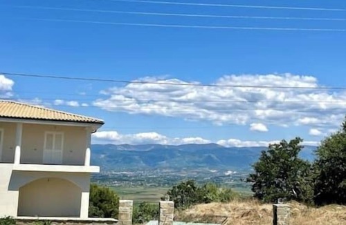 Ishem Apartment | Ishem Green View Two Bedrooms Free Wi-Fi Garden Private Parking