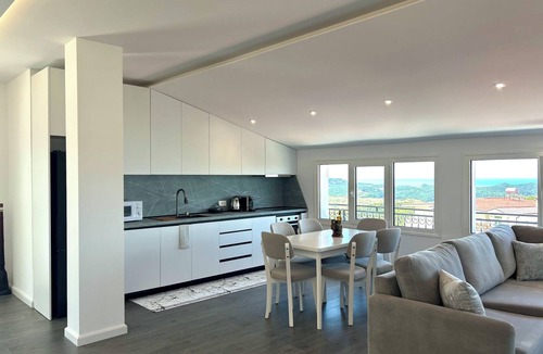 Ishem Apartment | Ishem Penthouse Free Wi-Fi 2 Balconies Green View Garden Pet-Friendly