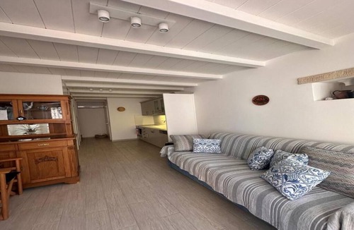 Kithira House | Island home in Kithira with balcony