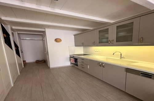 Kithira House | Island home in Kithira with balcony