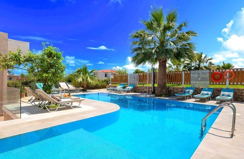 Kavros House | Island Suite Villa with Private Heated Pool