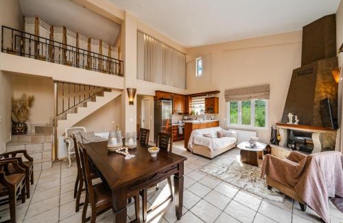 Distomo-Arachova-Antikyra Villa | Jeanne George Estate