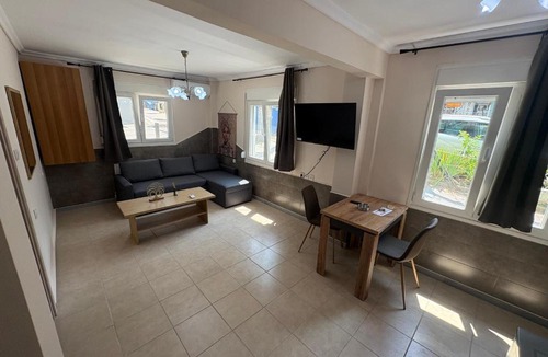 Neapoli-Sykies Apartment | JORDAN's ROOM 27