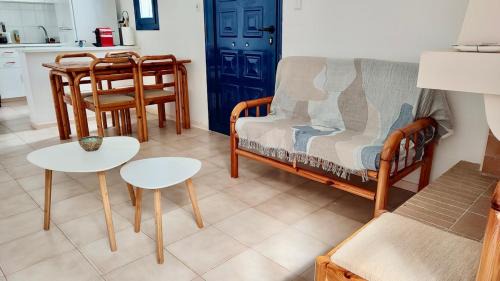 Livadi House | Julia's Seaside Apartment, Leivadakia Serifos