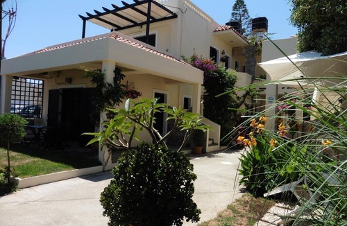 Kokkini Chani Apartment | Julie's studio in Kokkini Hani, 2 mins walk to beach. Near famous theme parks!