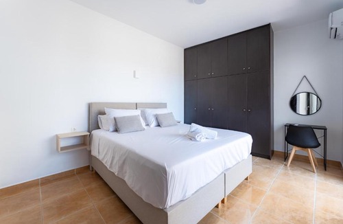 Kato Galatas Villa | Kalamaki Del Mar Seaside Villa