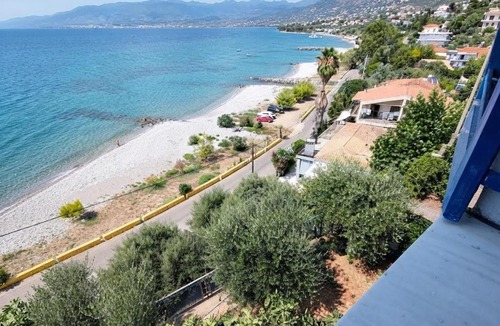 Mikri Mantineia Apartment | Kalamata beach retreat