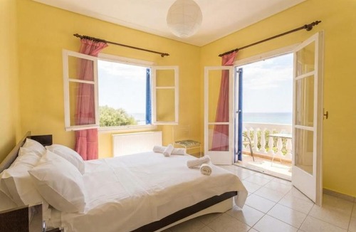 Mikri Mantineia Apartment | Kalamata beach retreat