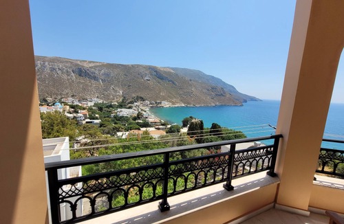 Kamari Apartment | Kalymnos getaway atop Linaria Beach
