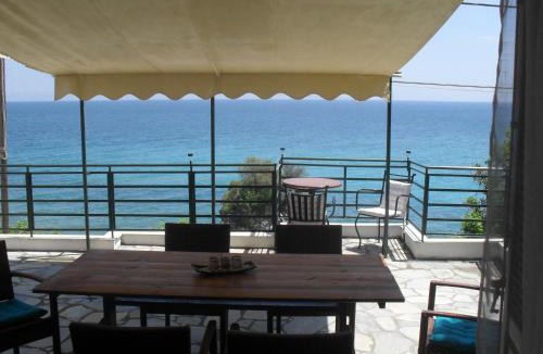 Keramidi House | Kamari Guesthouse