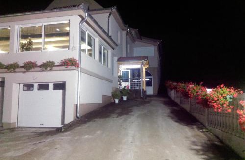 Leposaviq District Hotel | Karavan 123