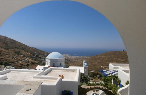 Karia Apartment | Karyatides