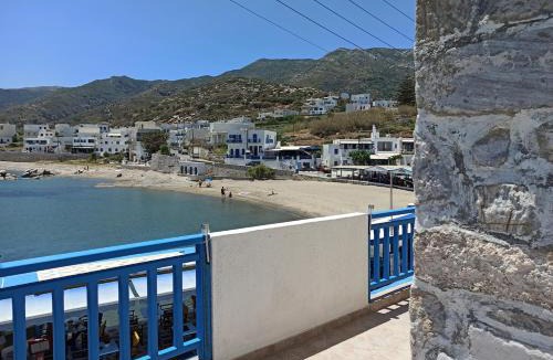 Apollonas Apartment | KDJ House by the Sea!