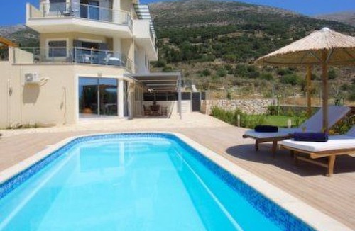 Agia Efimia House | Kefalonia Horizon Villa by Interhome