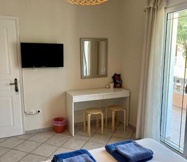 Mastichochoria Apartment | Komi's Pink Paradise 1