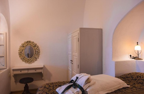 Oia Apartment | Kyklos Villa with outdoor Whirlpool