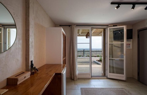Nea Propontida Cottage | kythros seaside suites