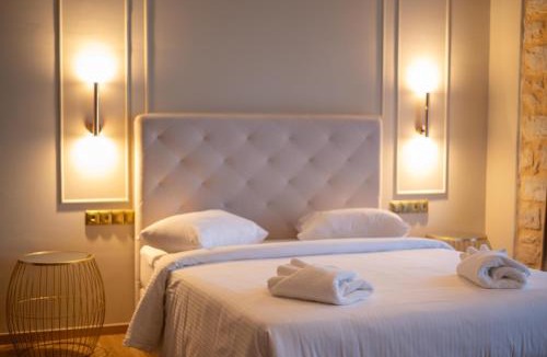 Gythio Hotel | L Suites The Writer's House