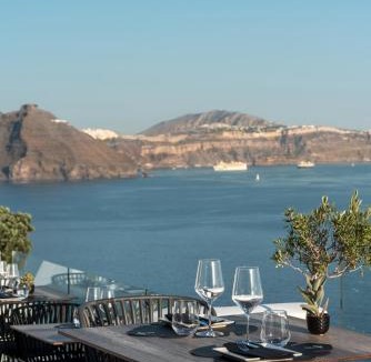 Oia Hotel | La Perla Villas and Suites - Adults Only