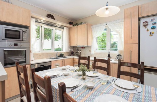 Saronikos Apartment | Lagonisi Garden Stay, 10min Walk to Beach