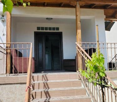 Pogradec House | Lake Ohrid Guesthouse "Villa Valentina"