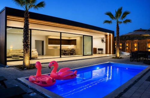 Nikel Villa | Lakeside Palms